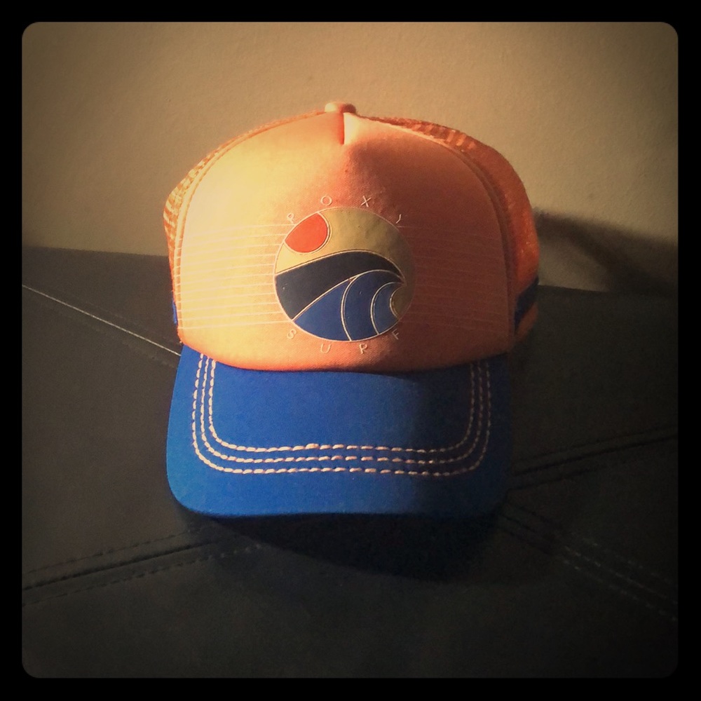 Roxy Surfs hat